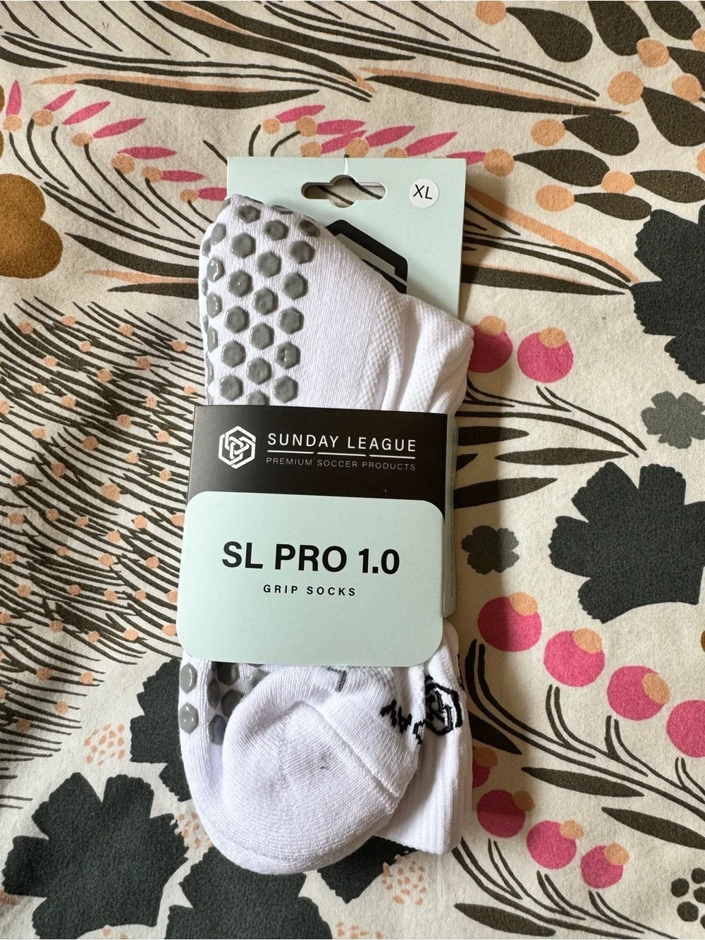NEW Sunday League SL Pro Grip Socks Soccer White Size XL NWT